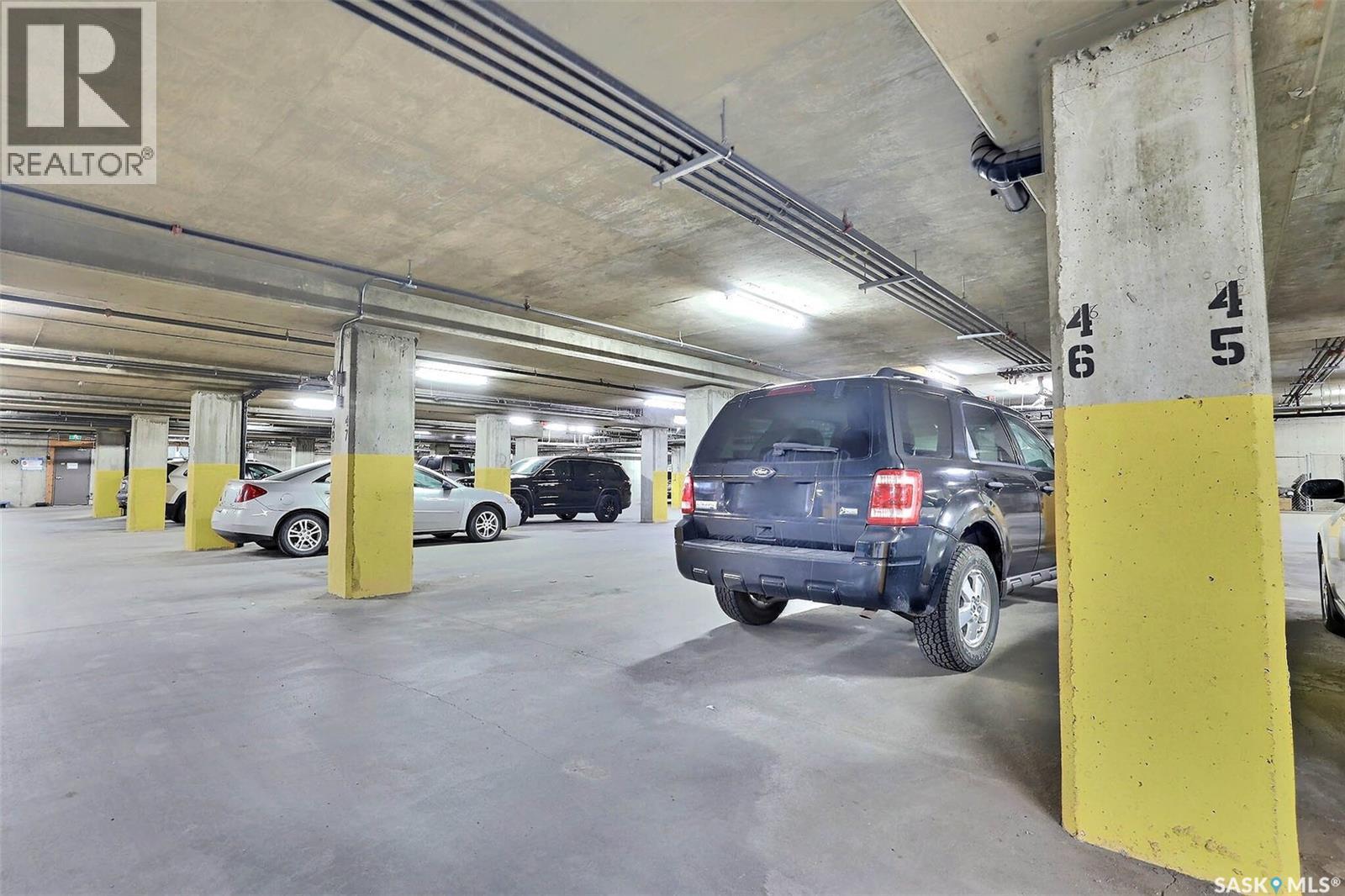 430 3630 Haughton Road E, Regina, SK - Indoor Photo Showing Garage