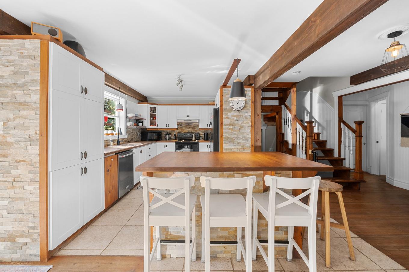 Kitchen - 390 Rue Du Clos-Du-Meunier, Prévost, QC - Indoor Photo Showing Dining Room