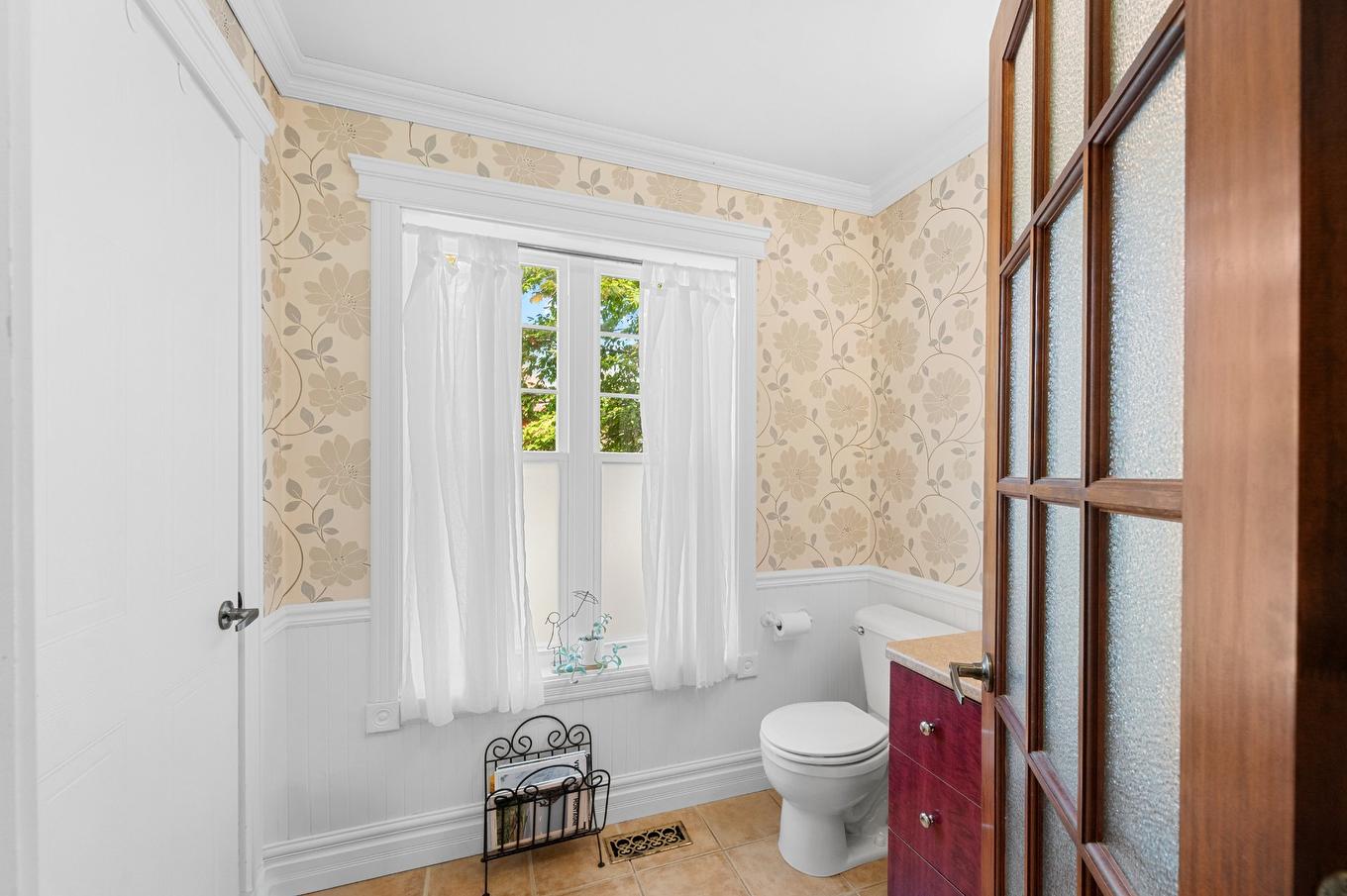 Powder room - 390 Rue Du Clos-Du-Meunier, Prévost, QC - Indoor Photo Showing Bathroom