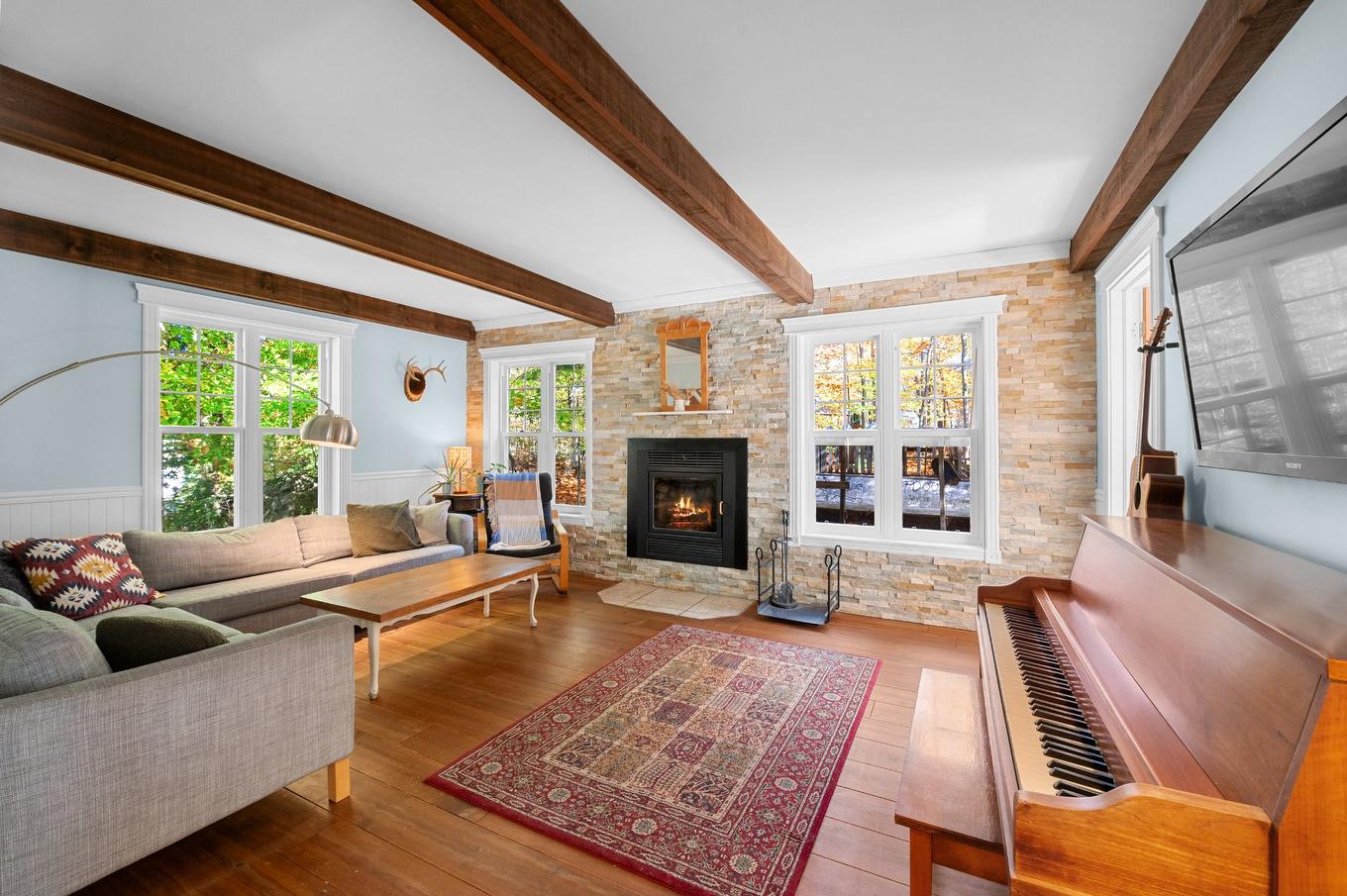 Living room - 390 Rue Du Clos-Du-Meunier, Prévost, QC - Indoor Photo Showing Living Room With Fireplace