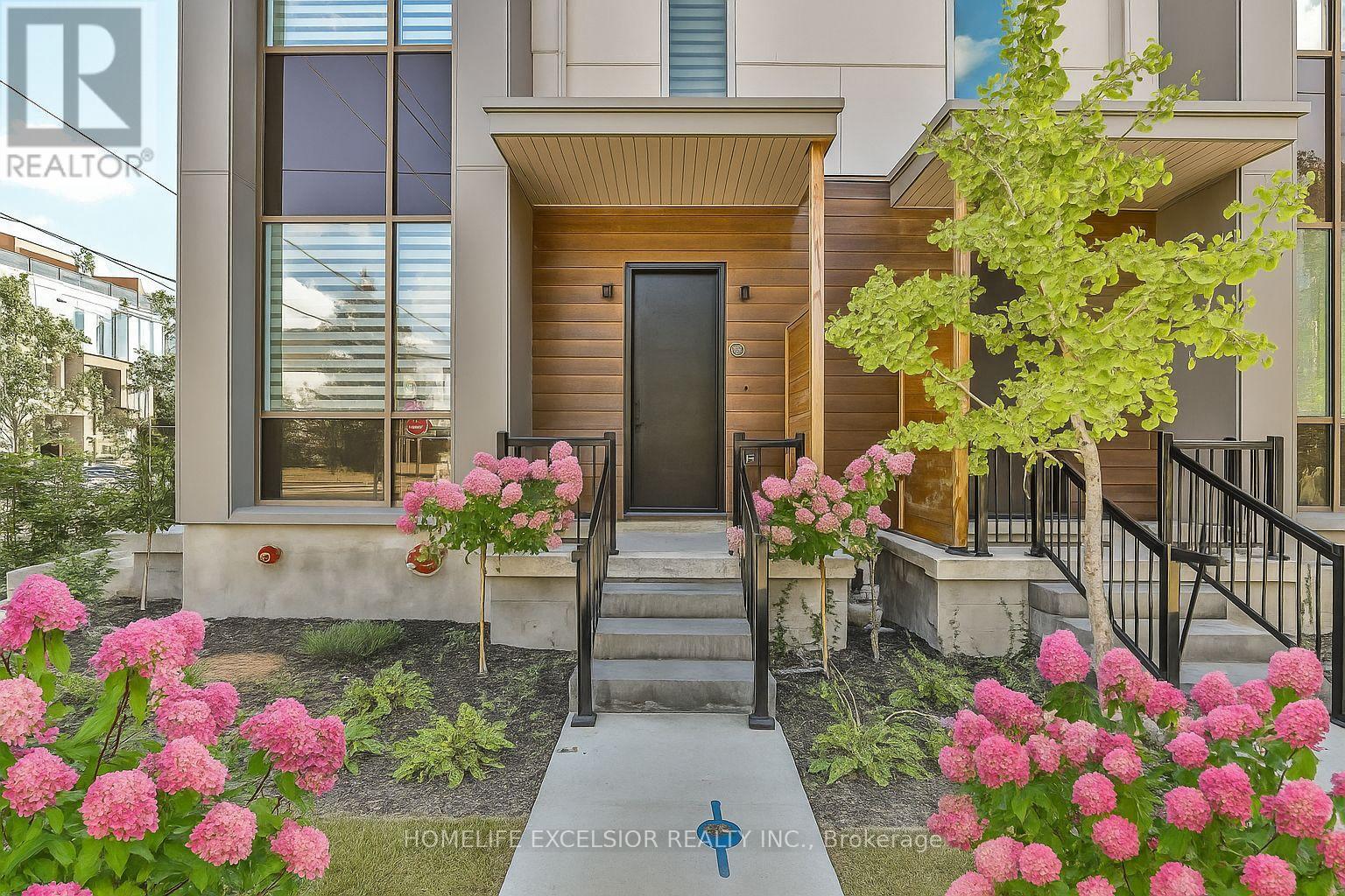 Unit 1 - 18 Greenbriar Road, Toronto, ON - Outdoor