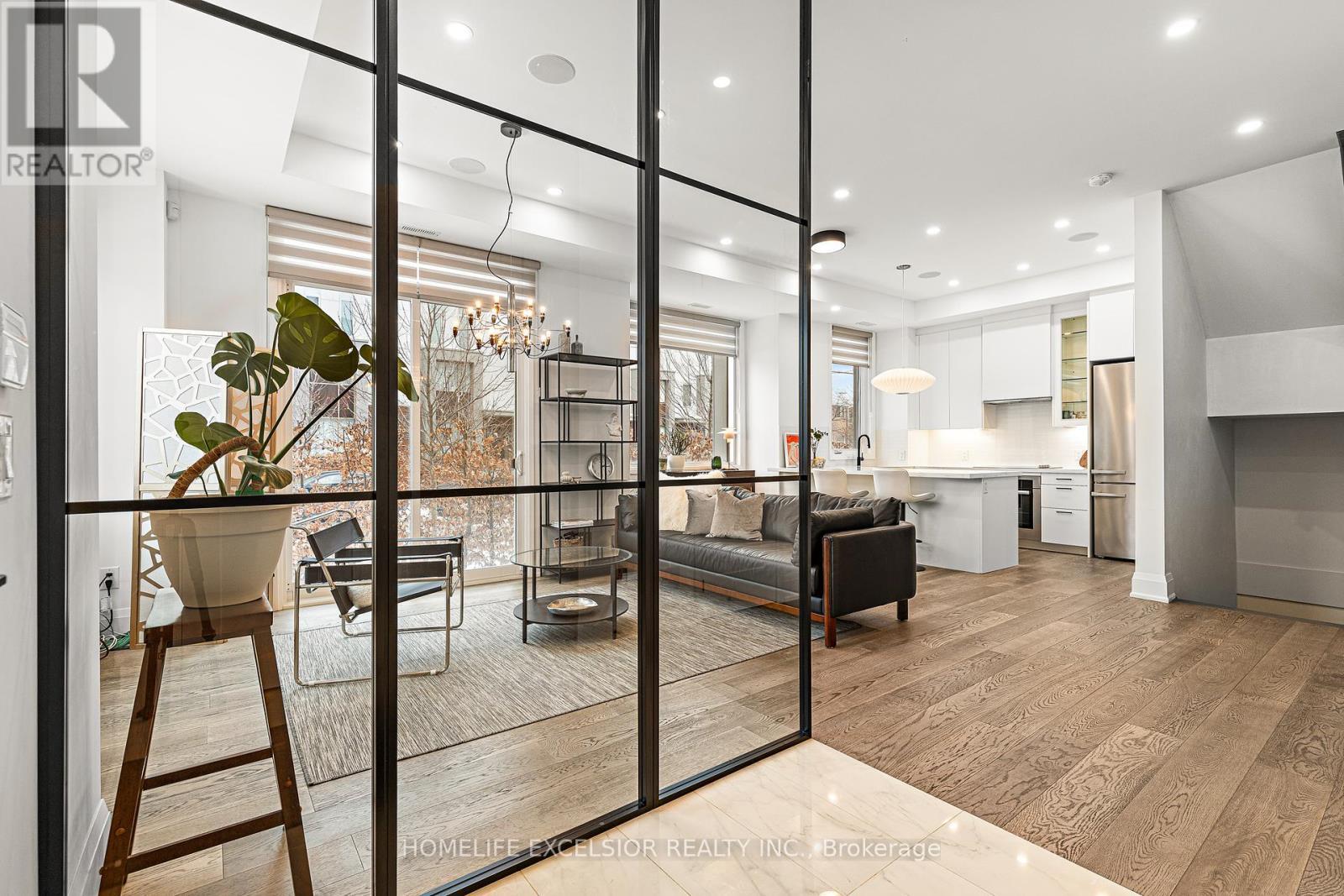 Unit 1 - 18 Greenbriar Road, Toronto, ON - Indoor Photo Showing Other Room