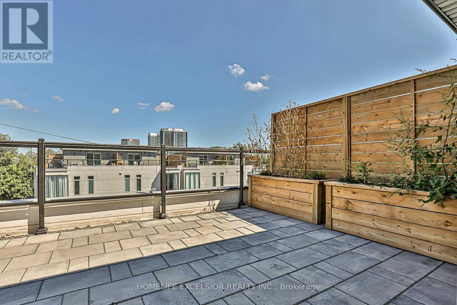 Unit 1 - 18 Greenbriar Road, Toronto, ON - Outdoor