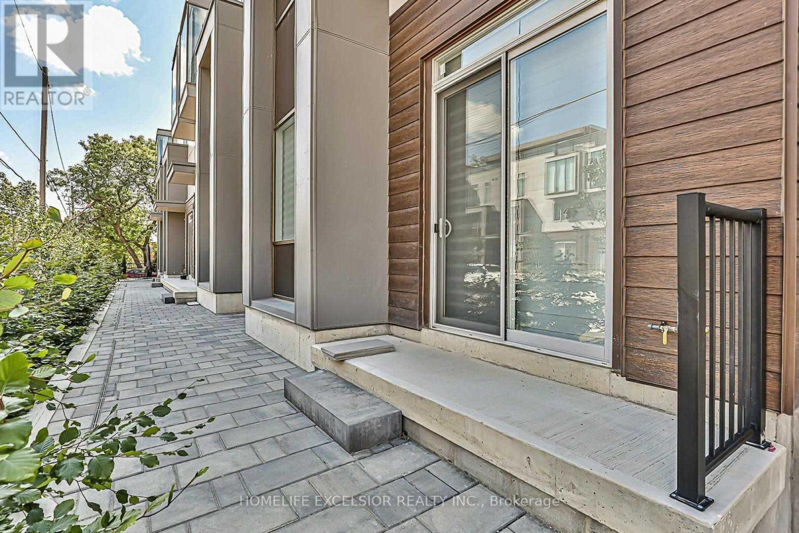 Unit 1 - 18 Greenbriar Road, Toronto, ON - Outdoor With Exterior