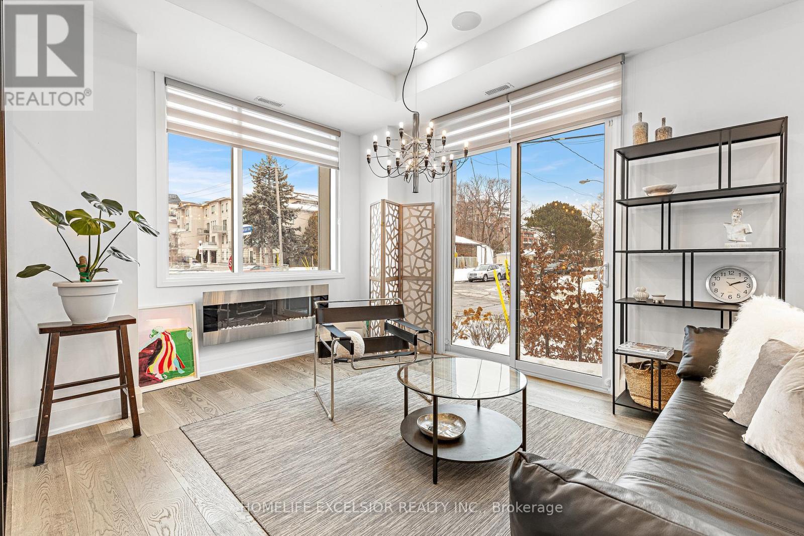 Unit 1 - 18 Greenbriar Road, Toronto, ON - Indoor Photo Showing Living Room With Fireplace