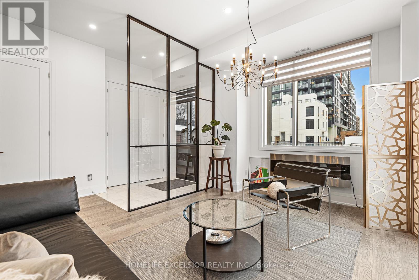 Unit 1 - 18 Greenbriar Road, Toronto, ON - Indoor Photo Showing Other Room