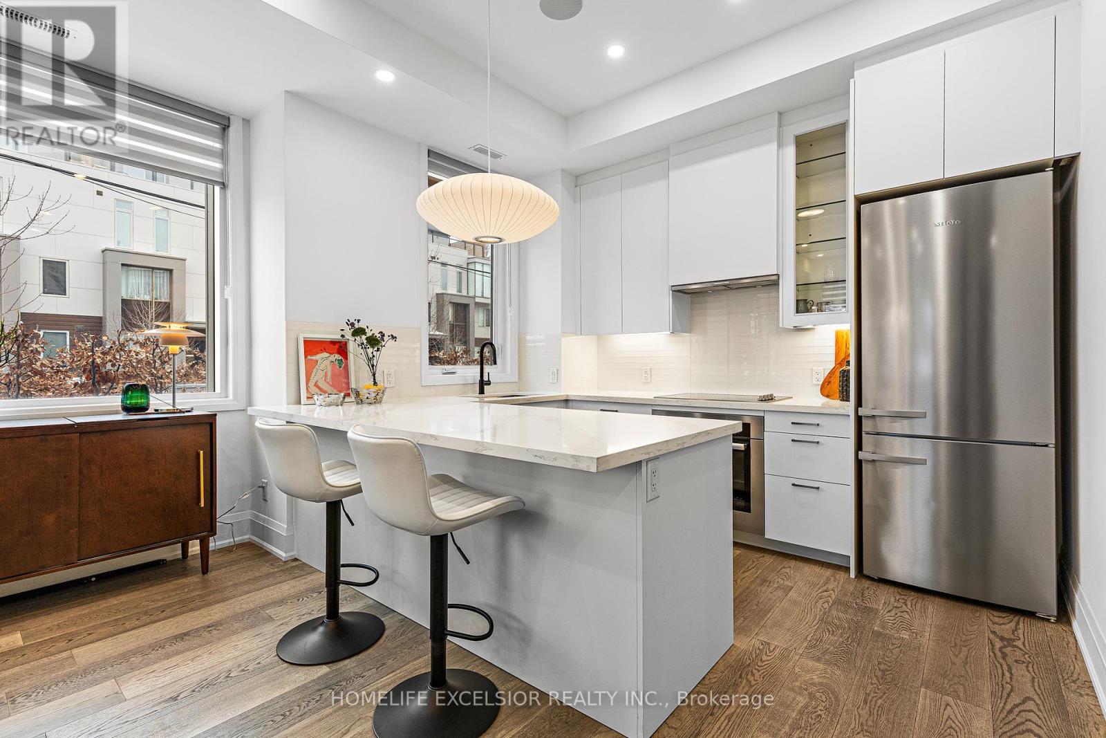 Unit 1 - 18 Greenbriar Road, Toronto, ON - Indoor Photo Showing Kitchen With Upgraded Kitchen