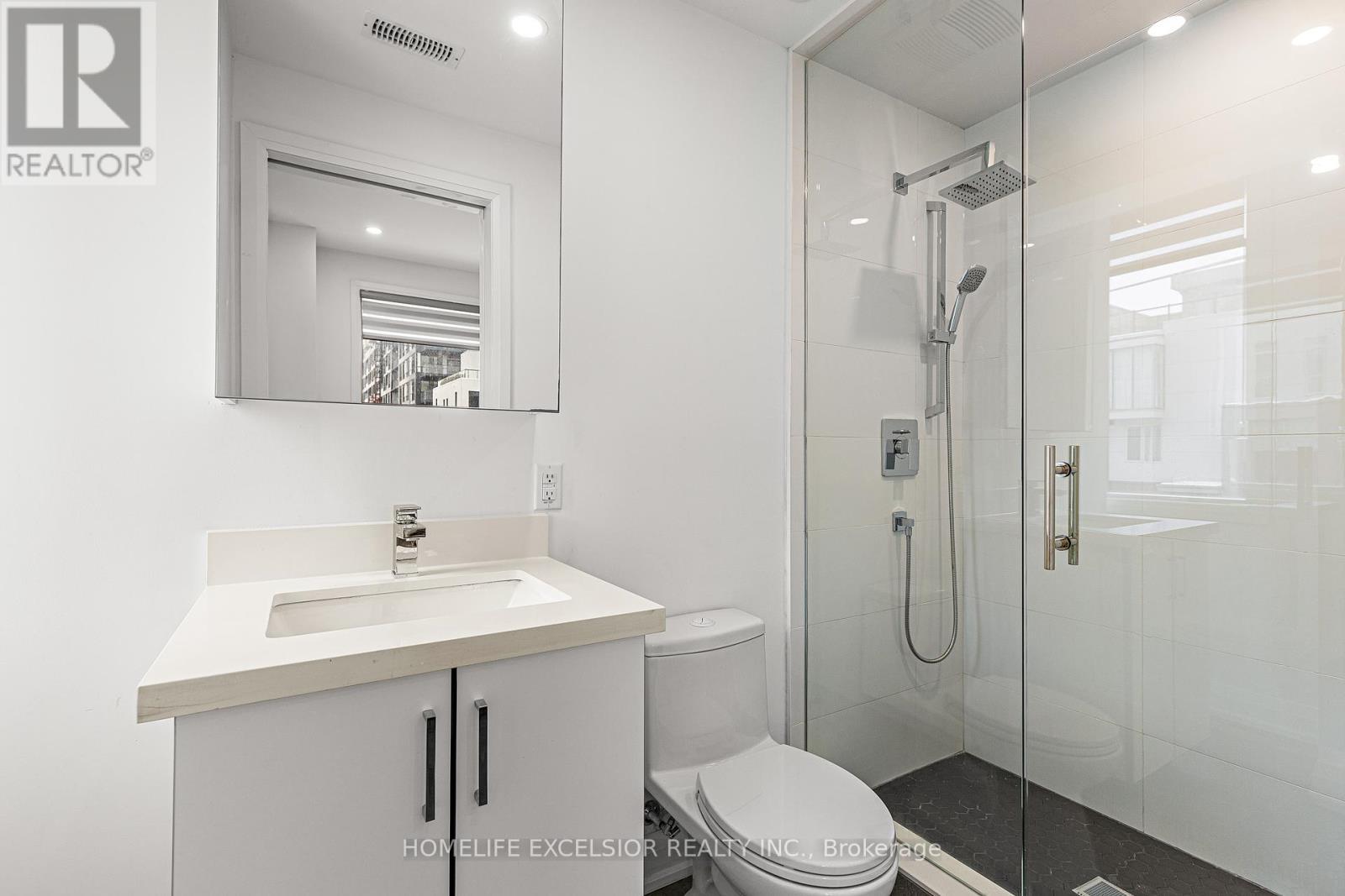 Unit 1 - 18 Greenbriar Road, Toronto, ON - Indoor Photo Showing Bathroom