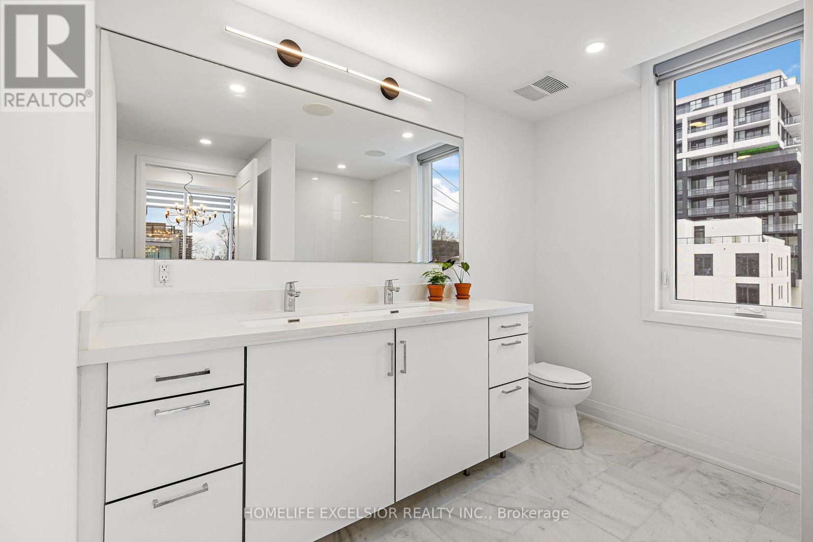 Unit 1 - 18 Greenbriar Road, Toronto, ON - Indoor Photo Showing Bathroom