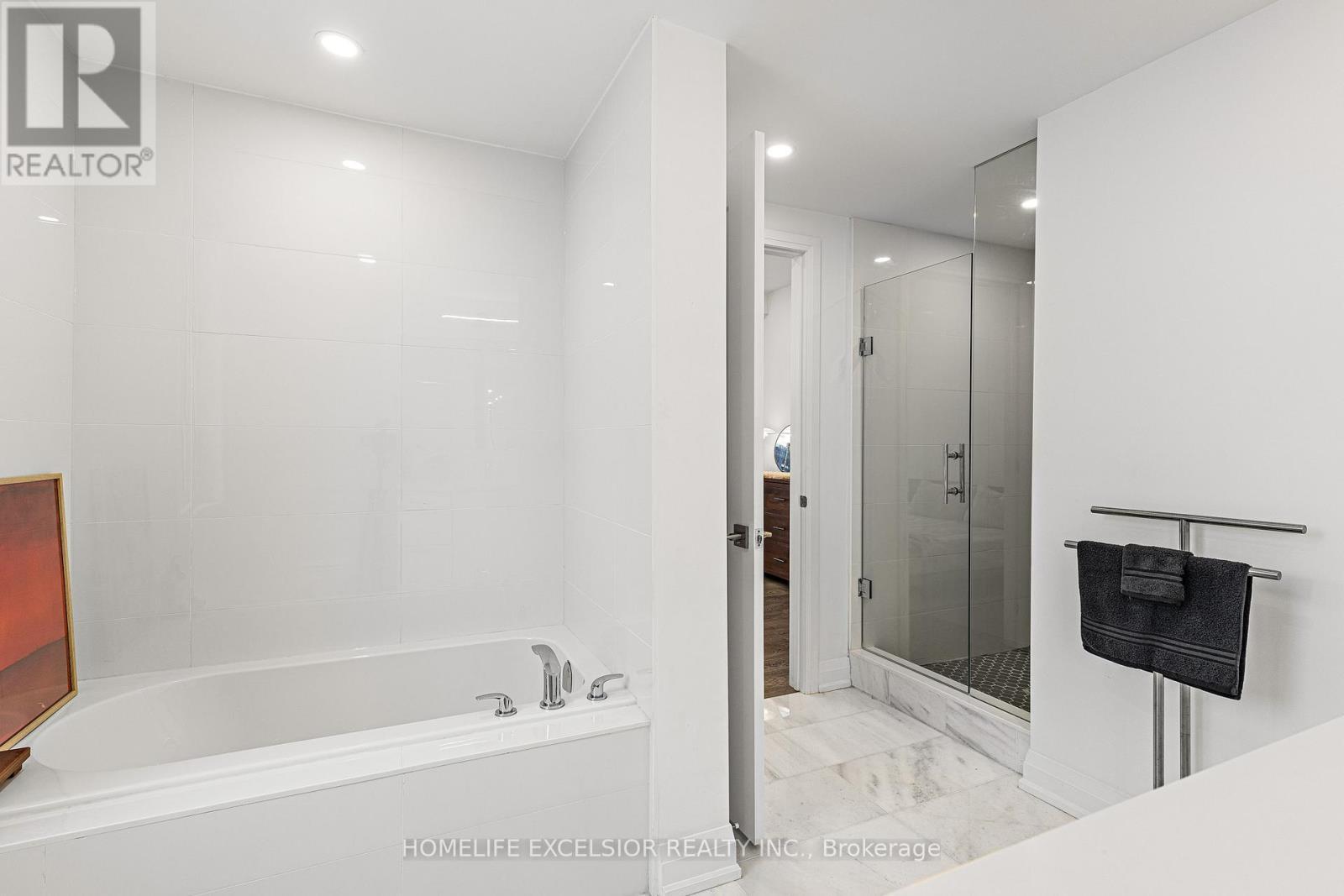 Unit 1 - 18 Greenbriar Road, Toronto, ON - Indoor Photo Showing Bathroom