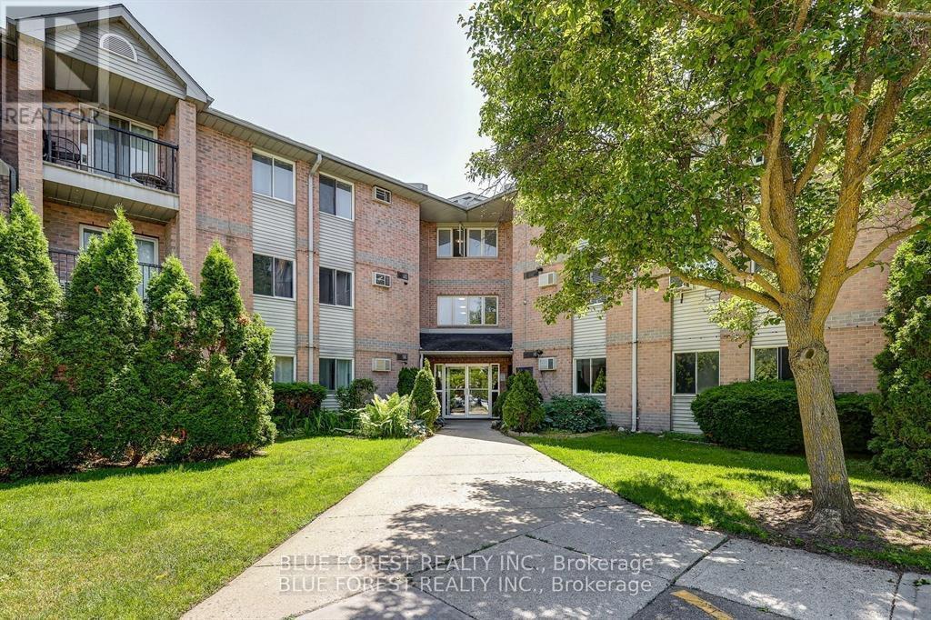 111 - 2228 Trafalgar Street, London East (East I), ON - Outdoor With Facade