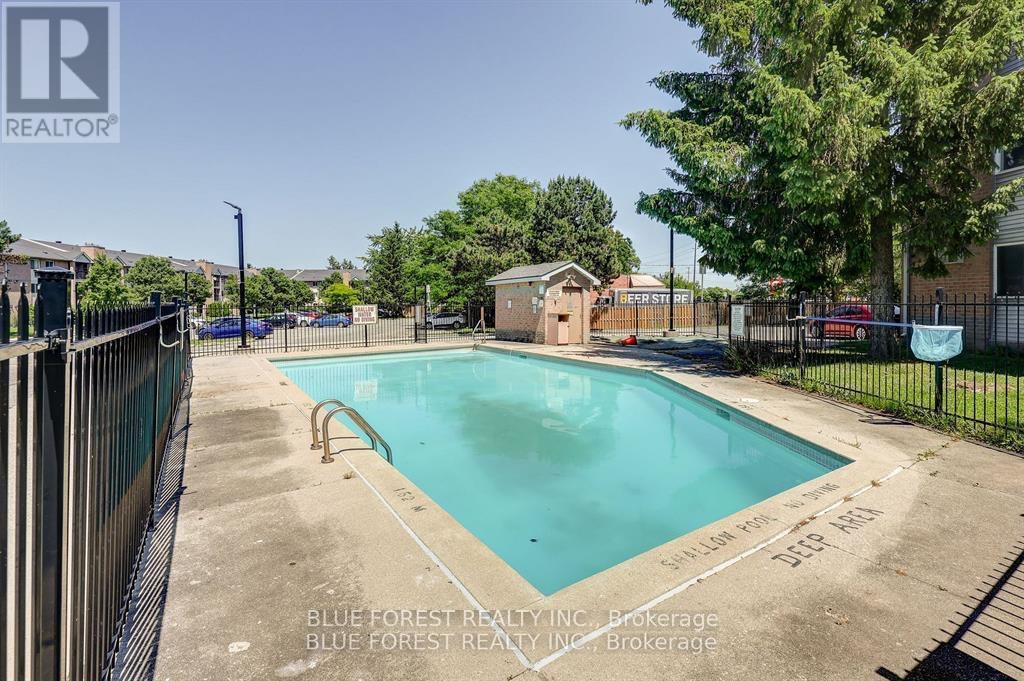 111 - 2228 Trafalgar Street, London East (East I), ON - Outdoor With In Ground Pool