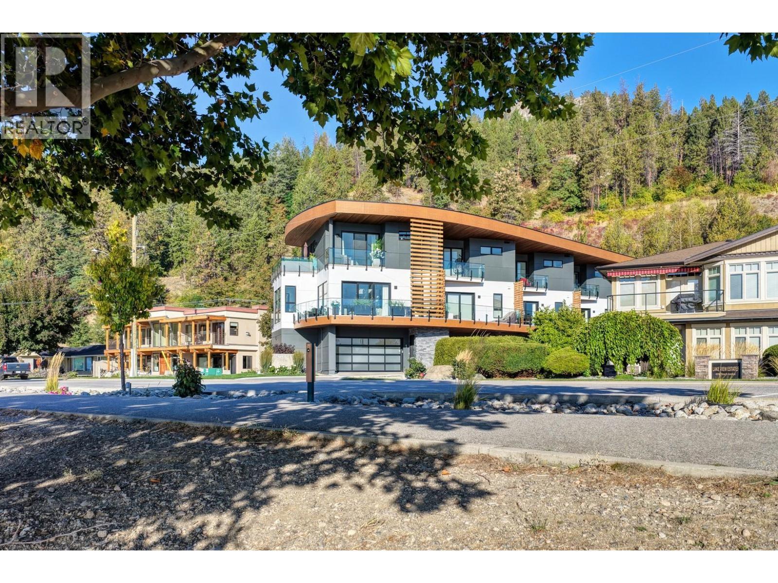 4364 Beach Avenue Unit# 1, Peachland, BC - Outdoor