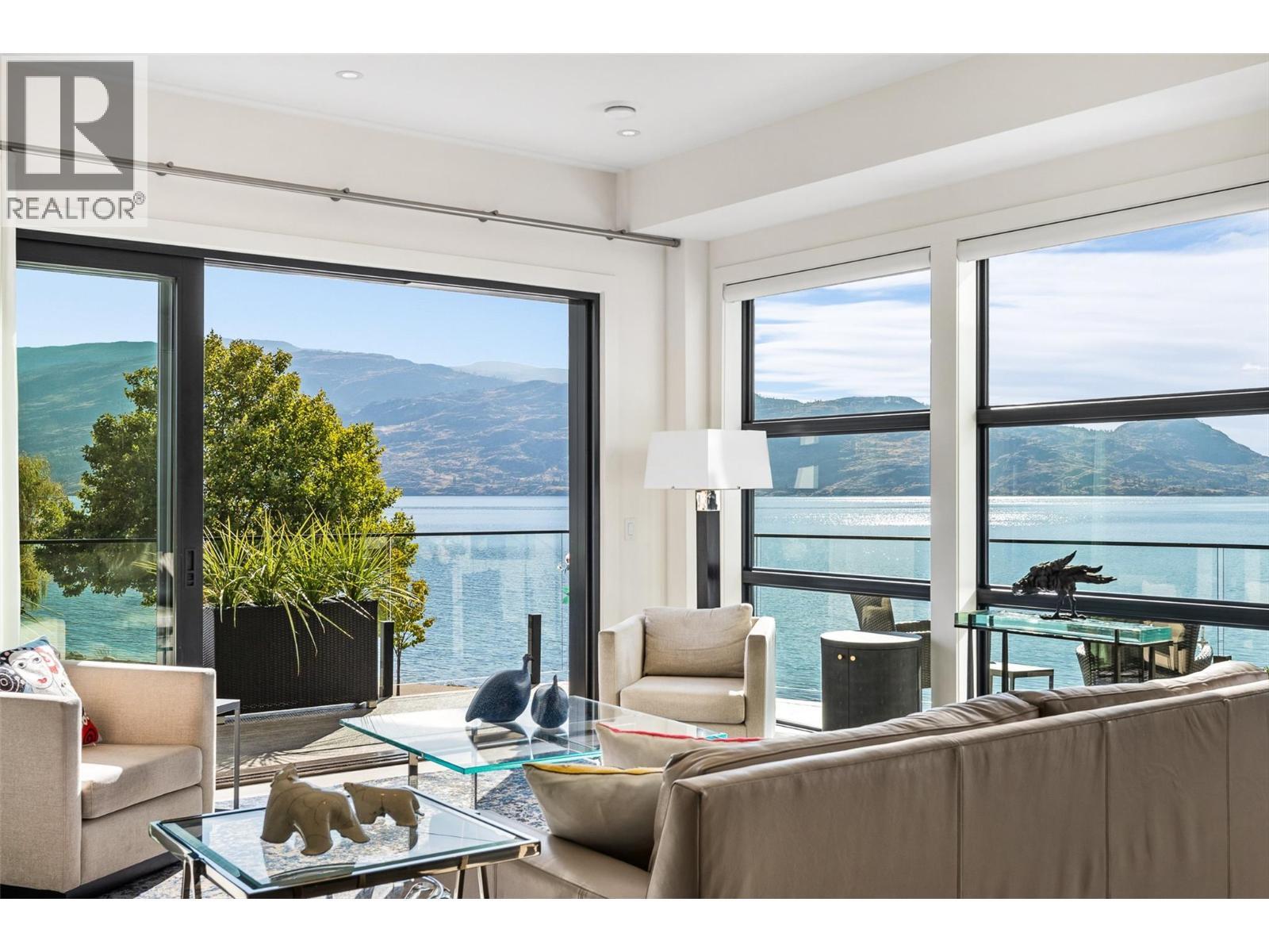 4364 Beach Avenue Unit# 1, Peachland, BC - Indoor Photo Showing Living Room With Body Of Water