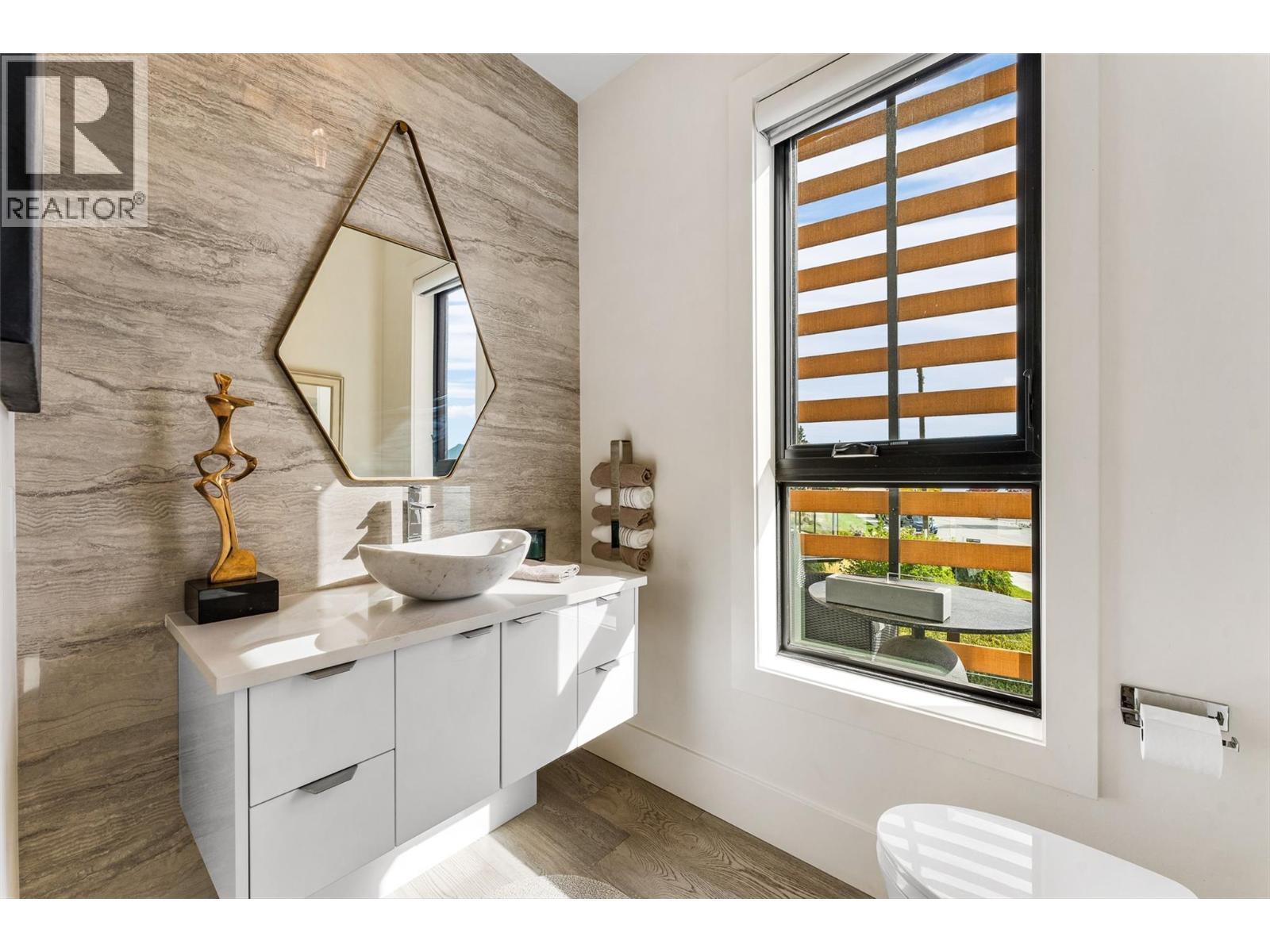 4364 Beach Avenue Unit# 1, Peachland, BC - Indoor Photo Showing Bathroom