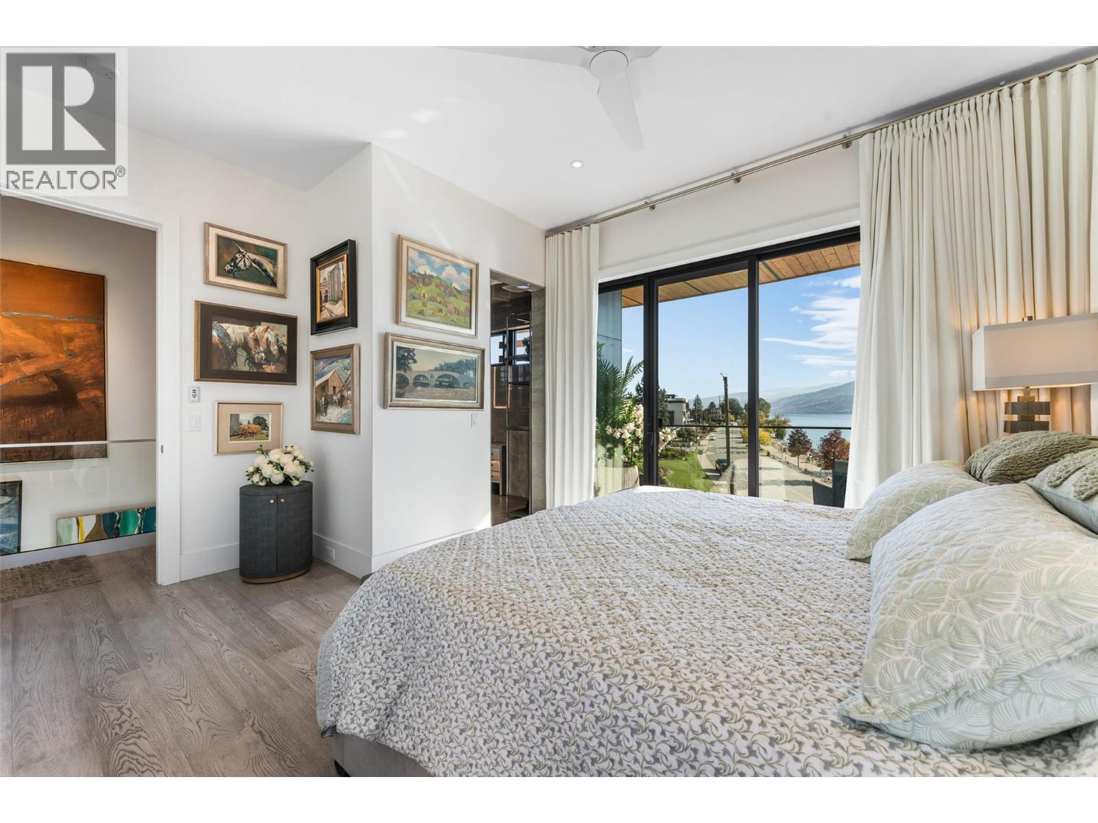 4364 Beach Avenue Unit# 1, Peachland, BC - Indoor Photo Showing Bedroom