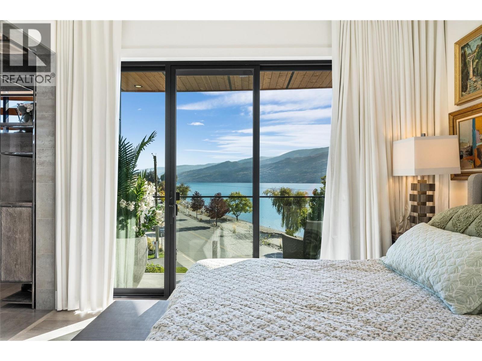 4364 Beach Avenue Unit# 1, Peachland, BC - Indoor Photo Showing Bedroom