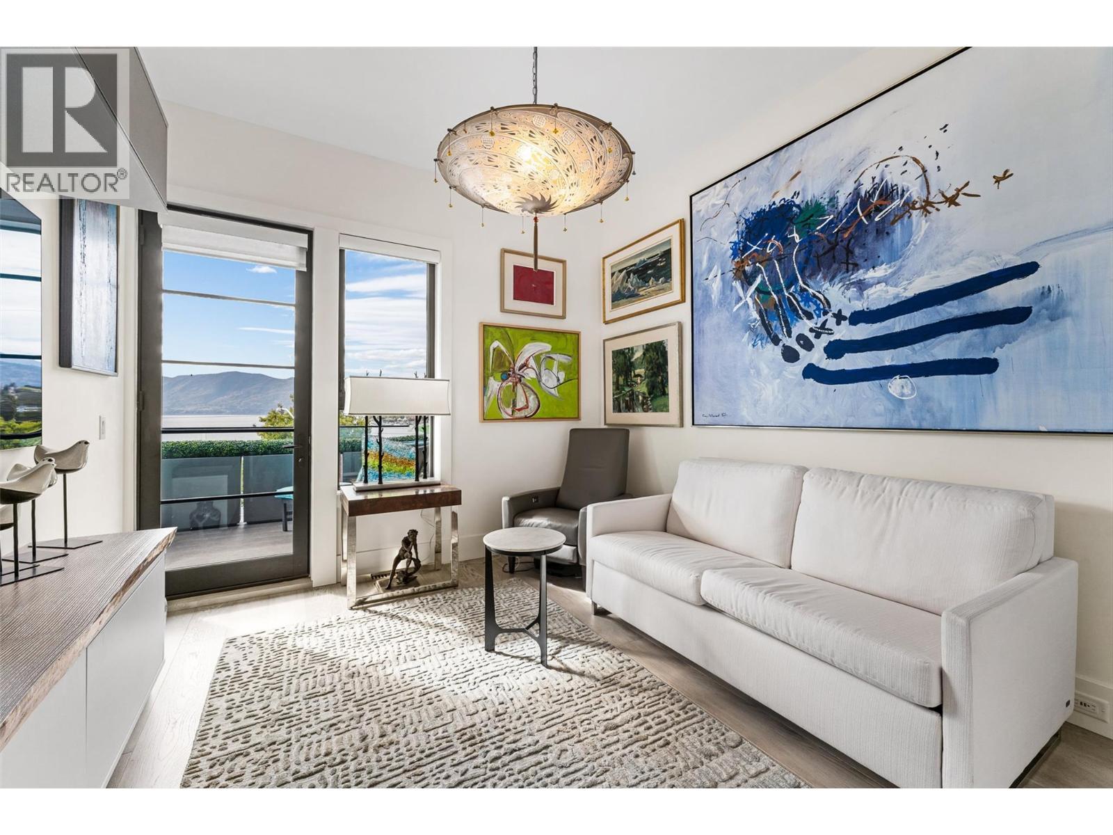 4364 Beach Avenue Unit# 1, Peachland, BC - Indoor Photo Showing Living Room