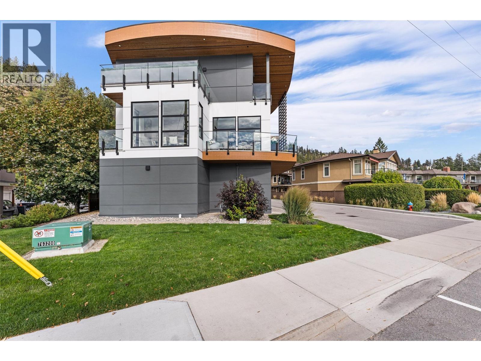 4364 Beach Avenue Unit# 1, Peachland, BC - Outdoor