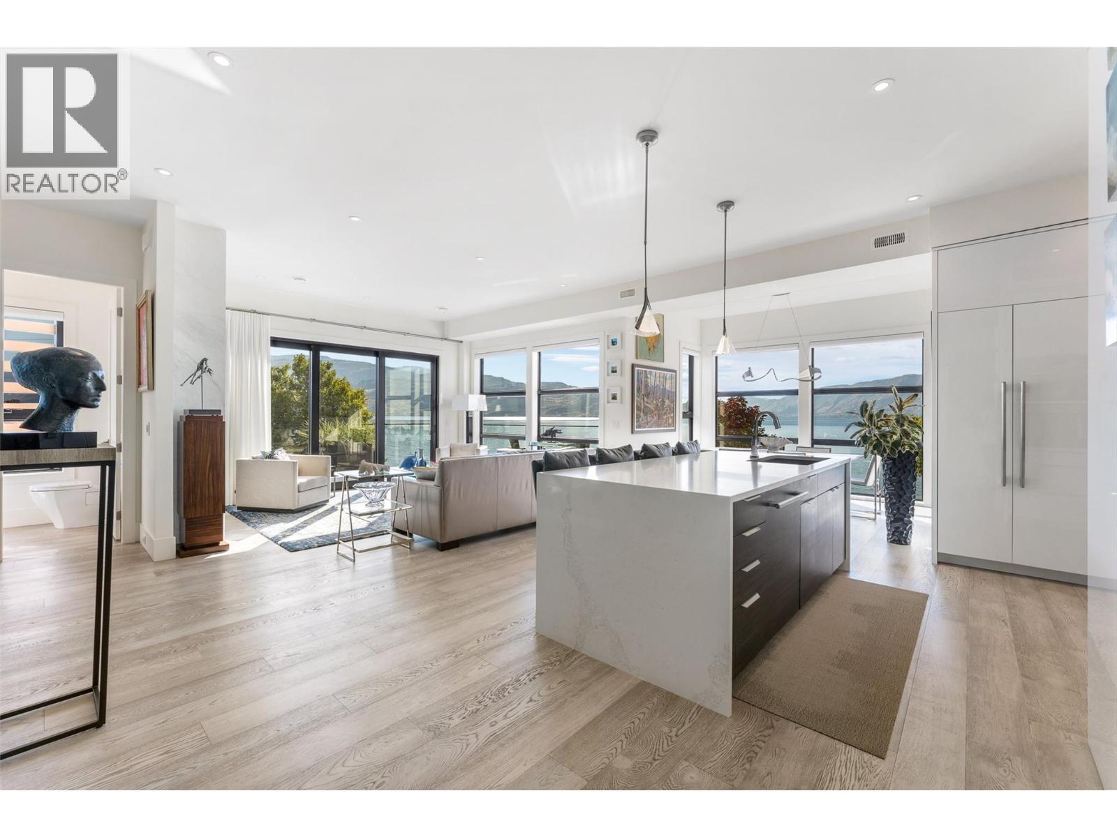 4364 Beach Avenue Unit# 1, Peachland, BC - Indoor Photo Showing Kitchen With Upgraded Kitchen