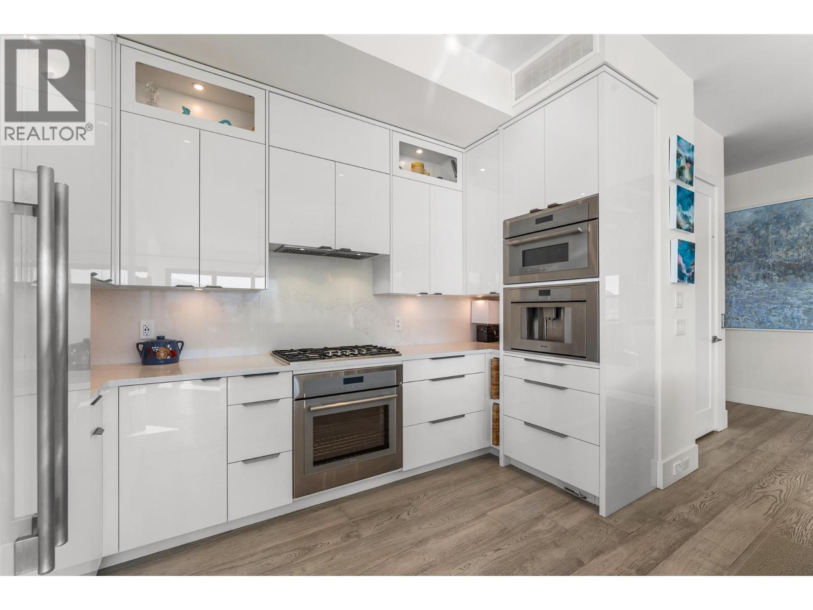 4364 Beach Avenue Unit# 1, Peachland, BC - Indoor Photo Showing Kitchen With Upgraded Kitchen