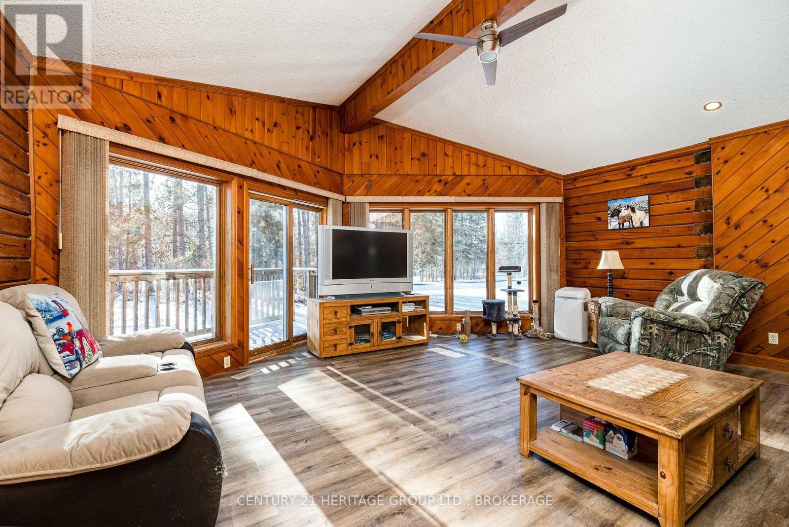 19 Mccrea Court E, Tweed (Hungerford (Twp)), ON - Indoor Photo Showing Living Room