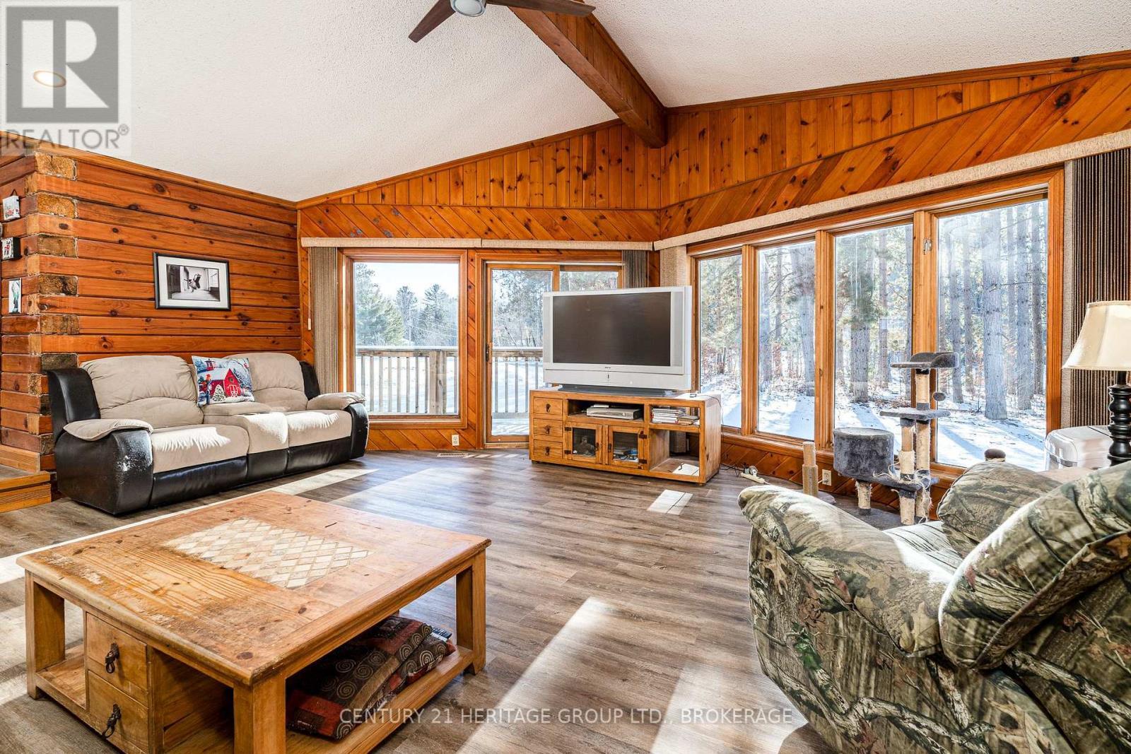 19 Mccrea Court E, Tweed (Hungerford (Twp)), ON - Indoor Photo Showing Living Room