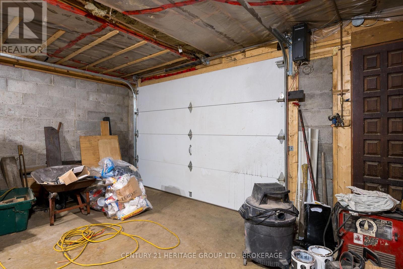 19 Mccrea Court E, Tweed (Hungerford (Twp)), ON - Indoor Photo Showing Garage