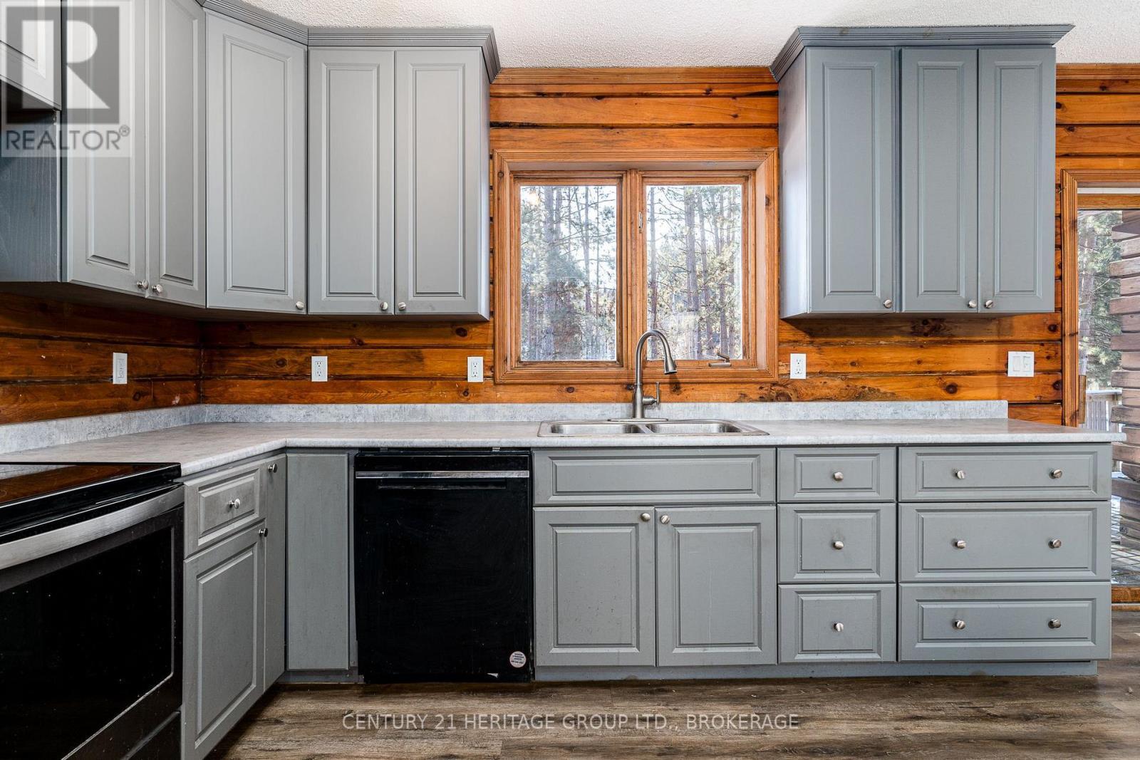 19 Mccrea Court E, Tweed (Hungerford (Twp)), ON - Indoor Photo Showing Kitchen With Double Sink