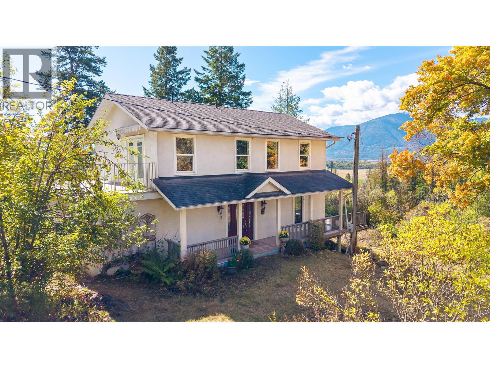 5662 3A Highway, Wynndel, BC - Outdoor