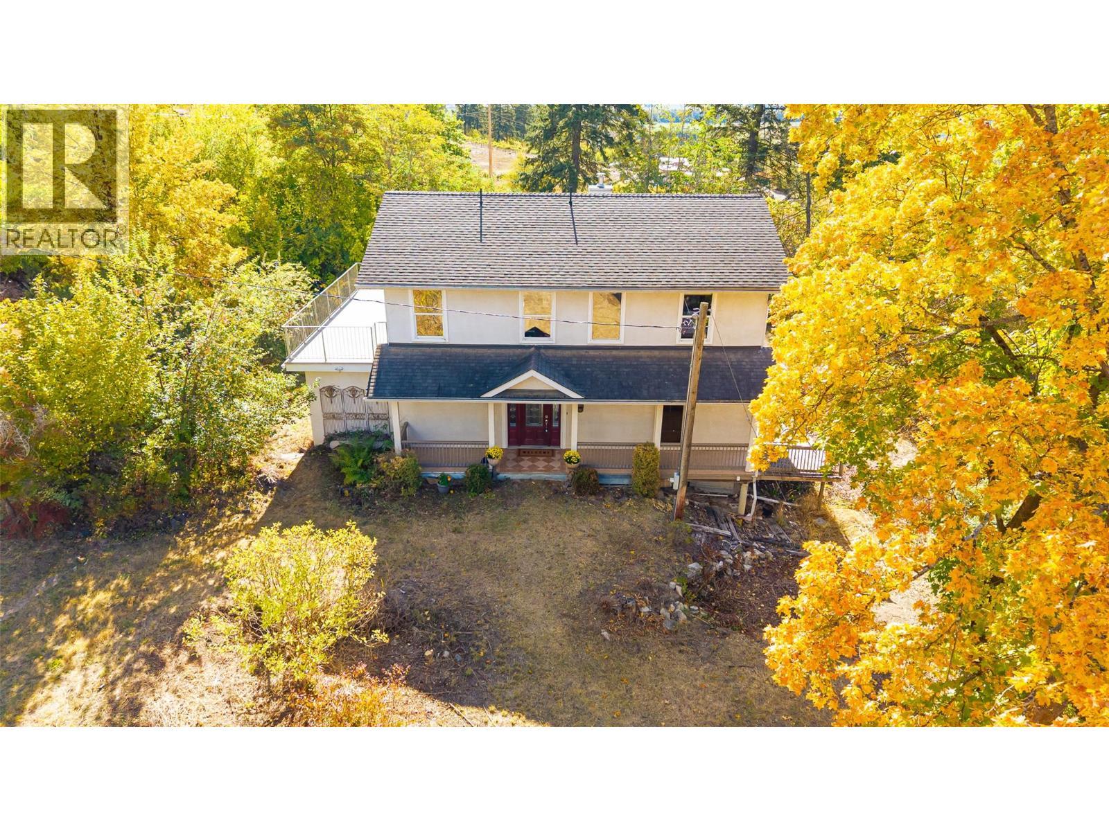 5662 3A Highway, Wynndel, BC - Outdoor