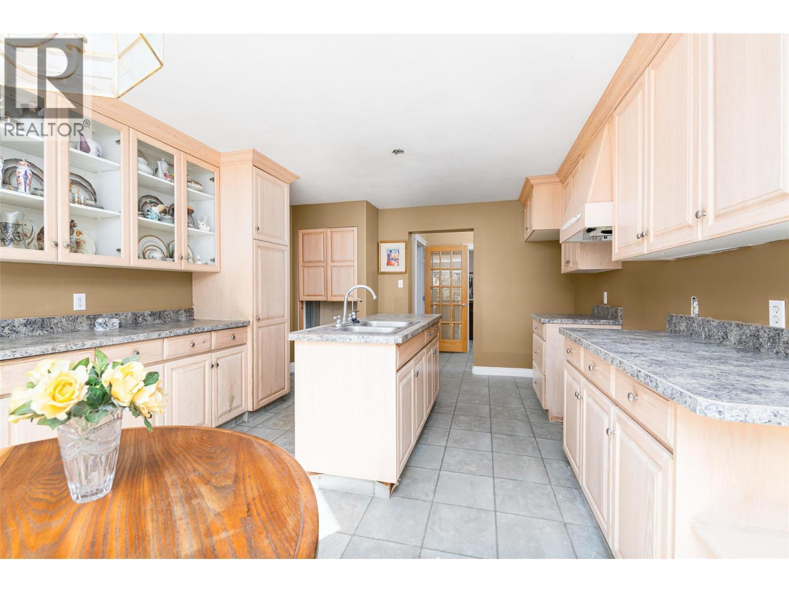 5662 3A Highway, Wynndel, BC - Indoor Photo Showing Kitchen