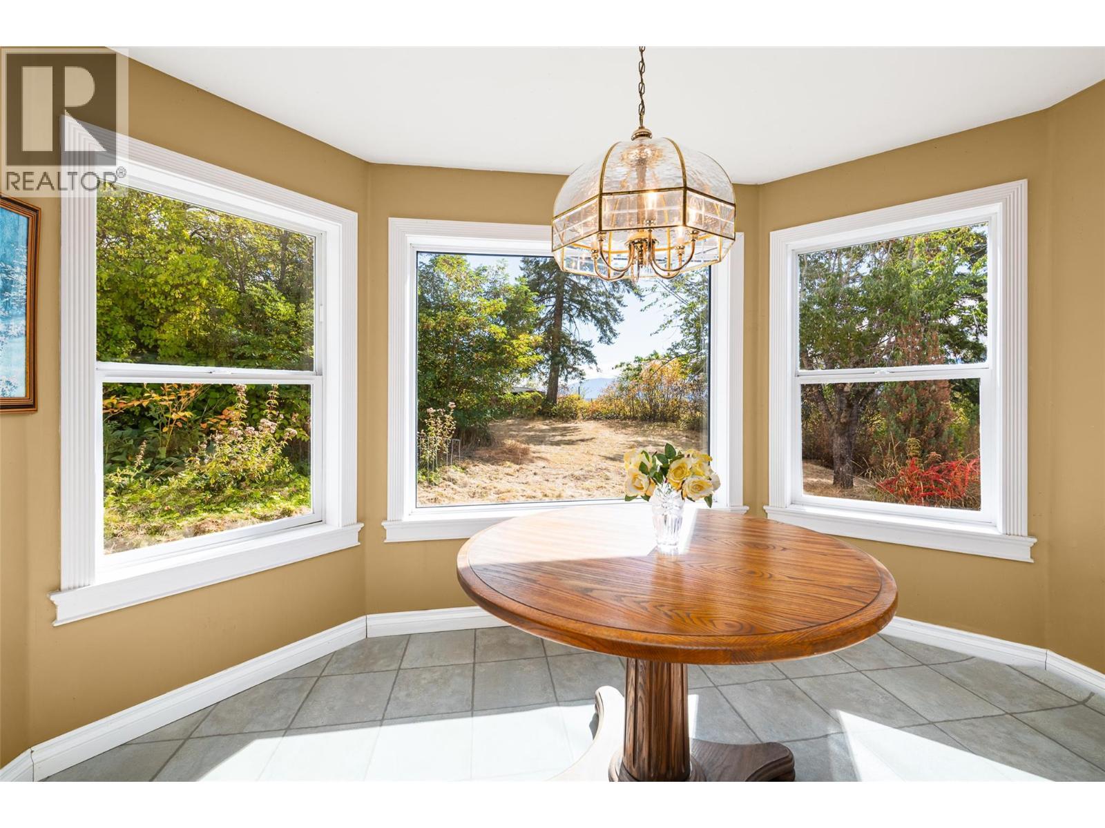 5662 3A Highway, Wynndel, BC - Indoor