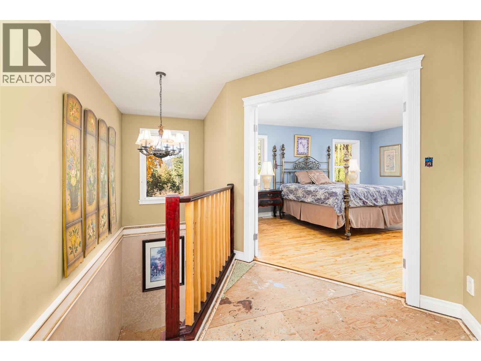 5662 3A Highway, Wynndel, BC - Indoor Photo Showing Bedroom