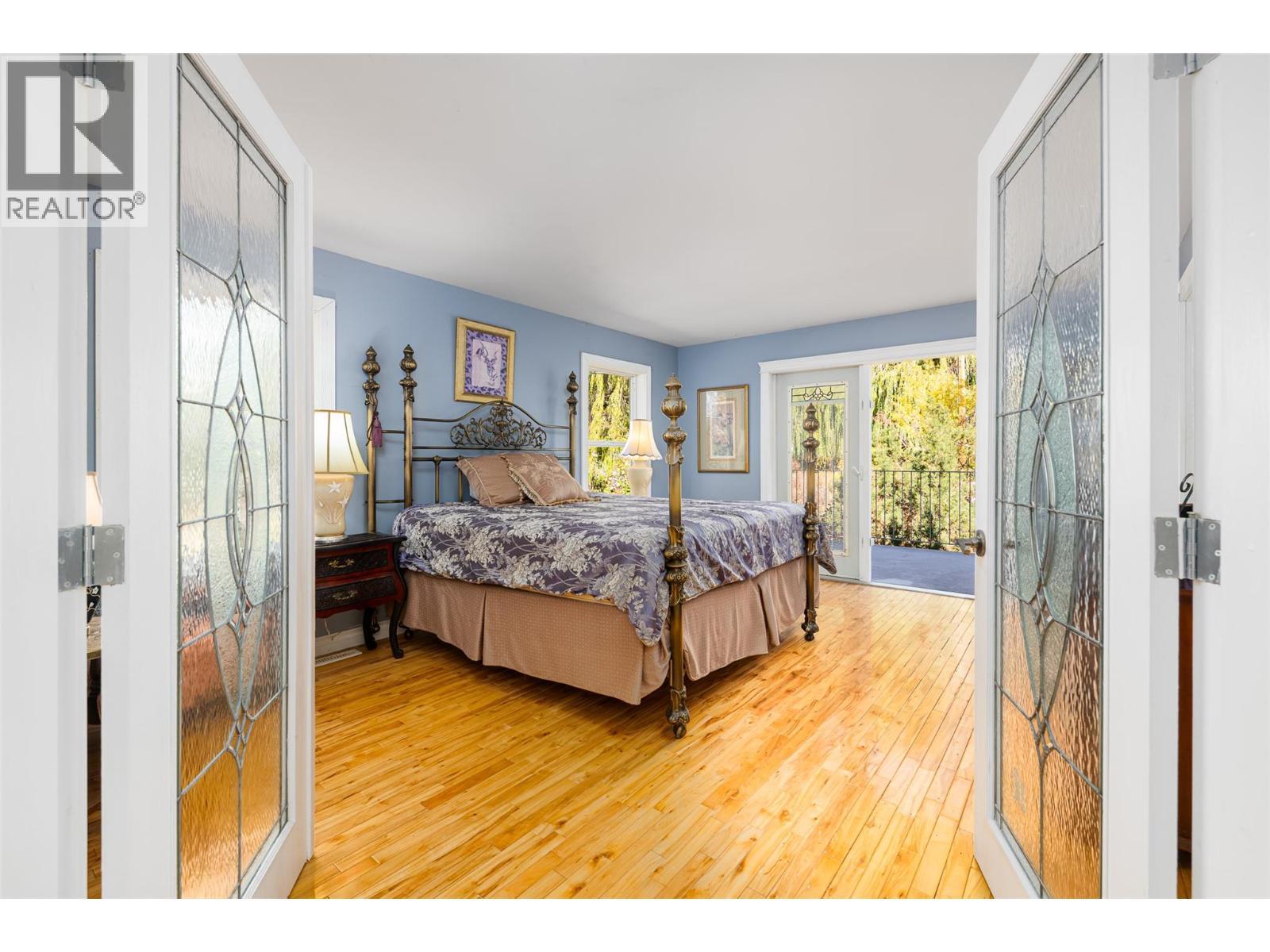 5662 3A Highway, Wynndel, BC - Indoor Photo Showing Bedroom