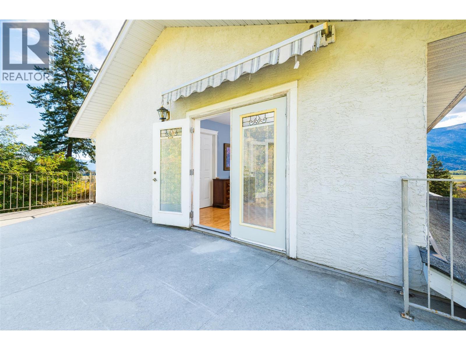 5662 3A Highway, Wynndel, BC - Outdoor With Exterior