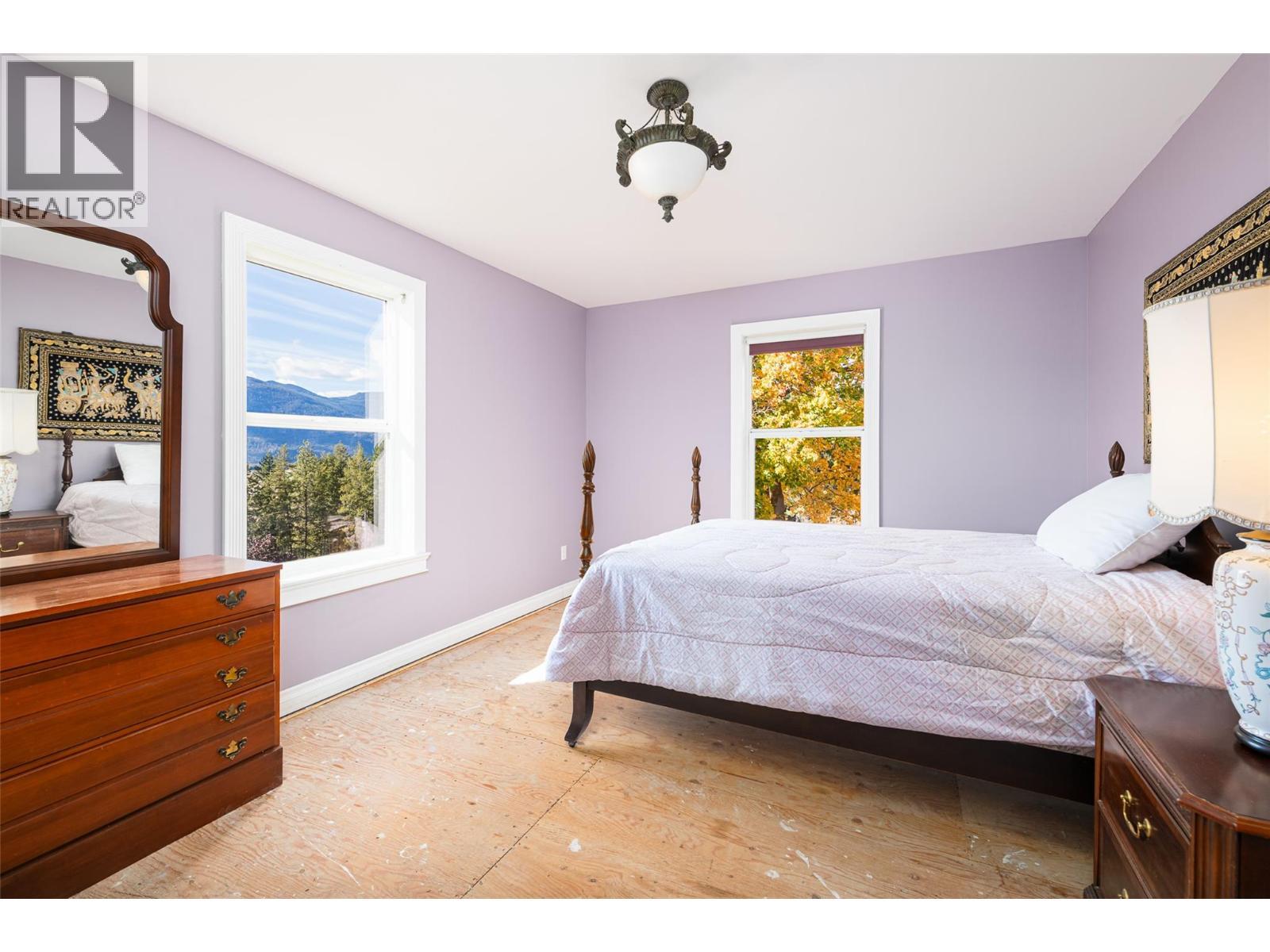5662 3A Highway, Wynndel, BC - Indoor Photo Showing Bedroom