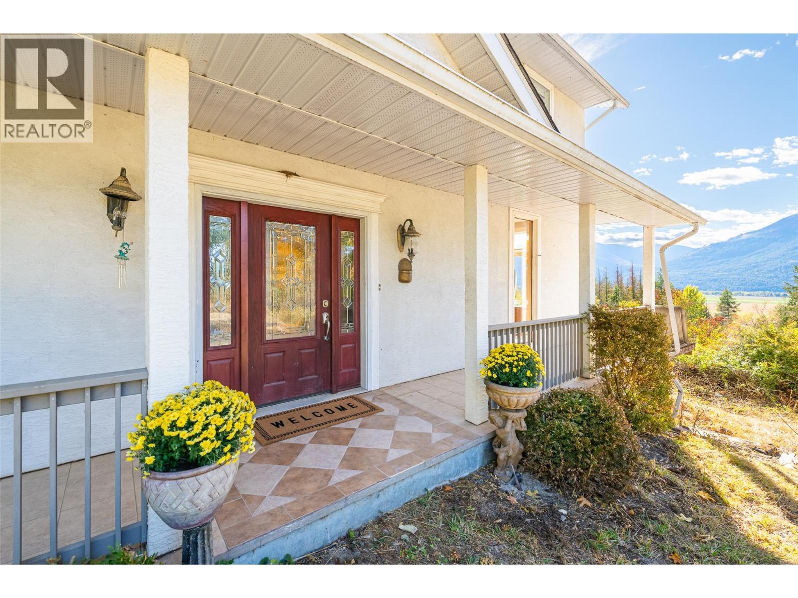 5662 3A Highway, Wynndel, BC - Outdoor