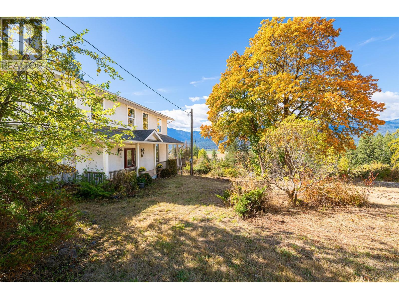 5662 3A Highway, Wynndel, BC - Outdoor