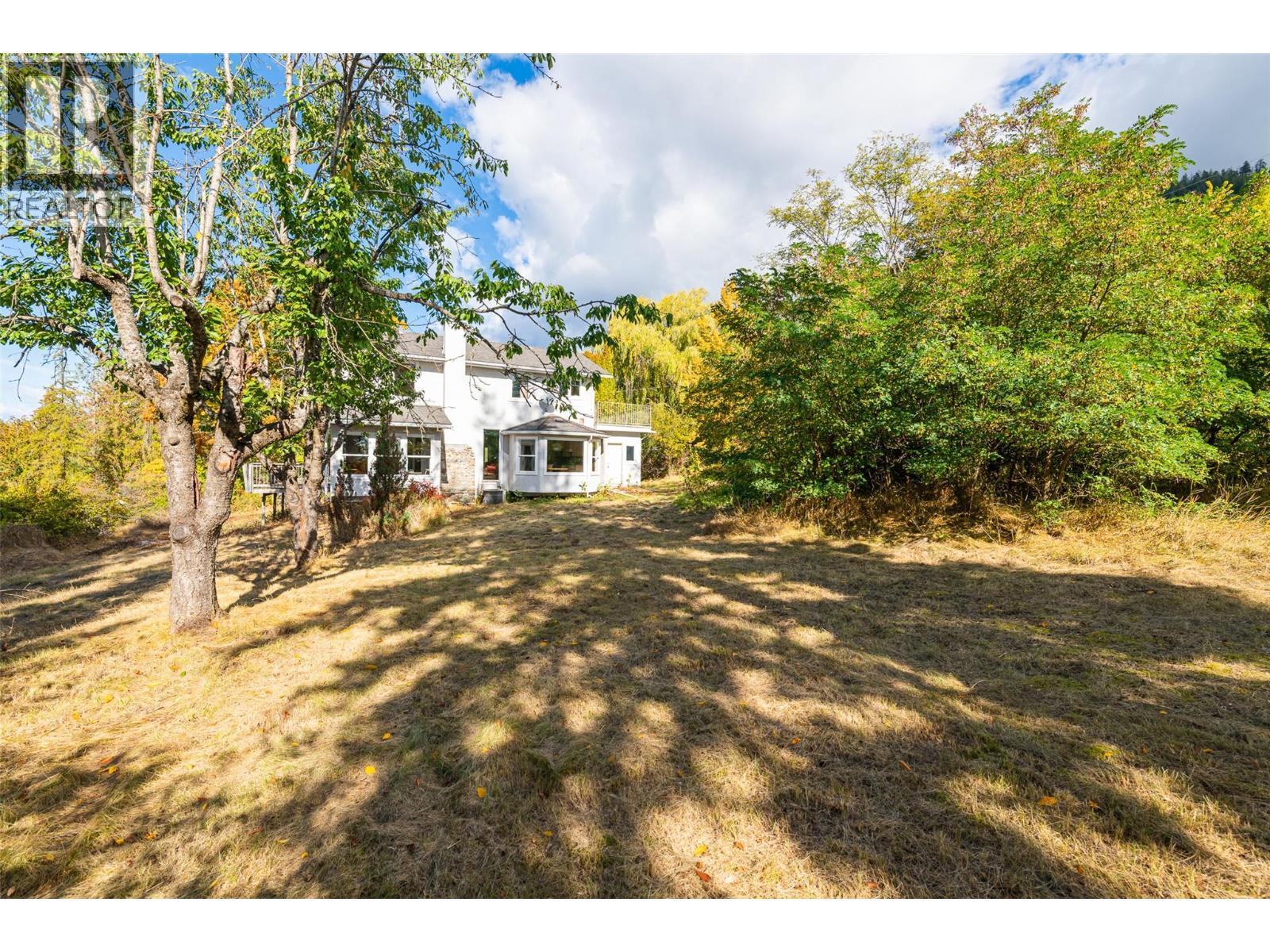 5662 3A Highway, Wynndel, BC - Outdoor