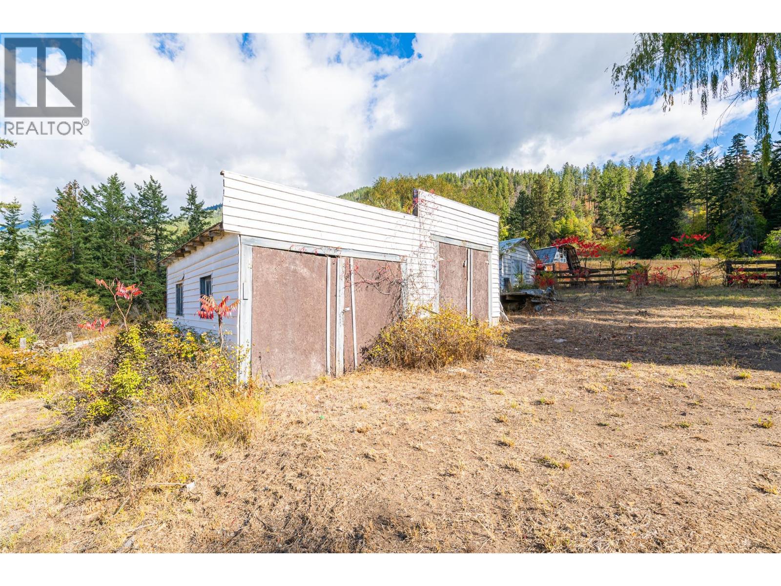 5662 3A Highway, Wynndel, BC - Outdoor