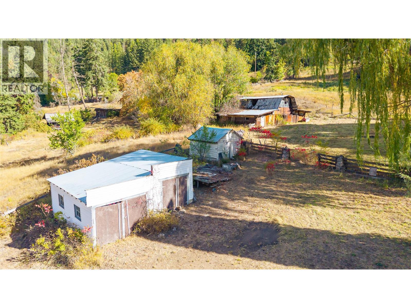 5662 3A Highway, Wynndel, BC - Outdoor