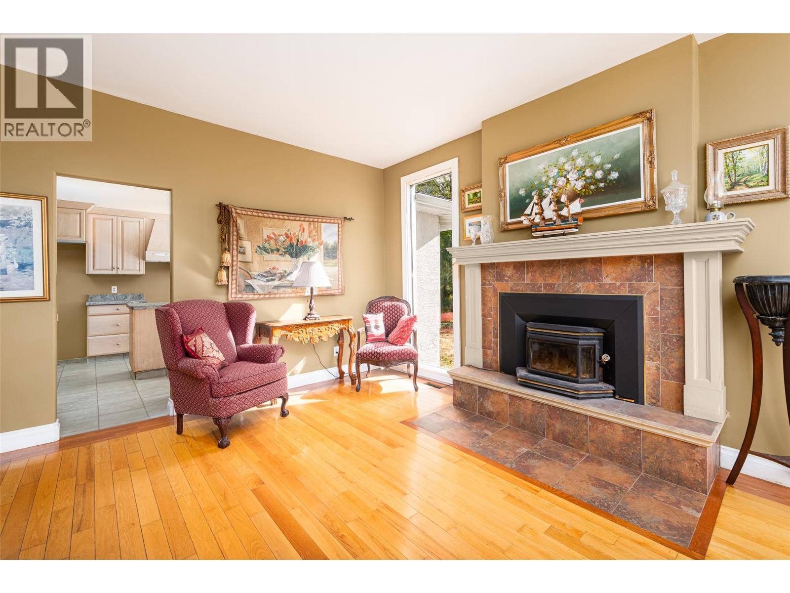 5662 3A Highway, Wynndel, BC - Indoor Photo Showing Living Room With Fireplace