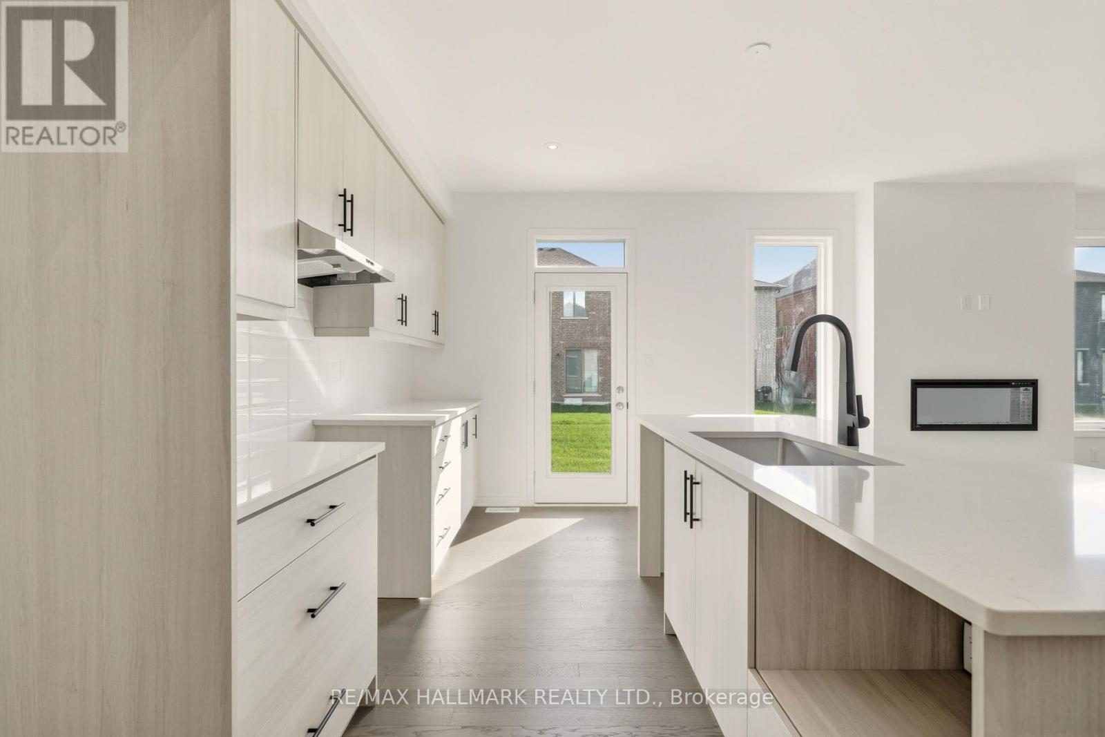 363 Reid Drive W, Barrie, ON - Indoor Photo Showing Kitchen