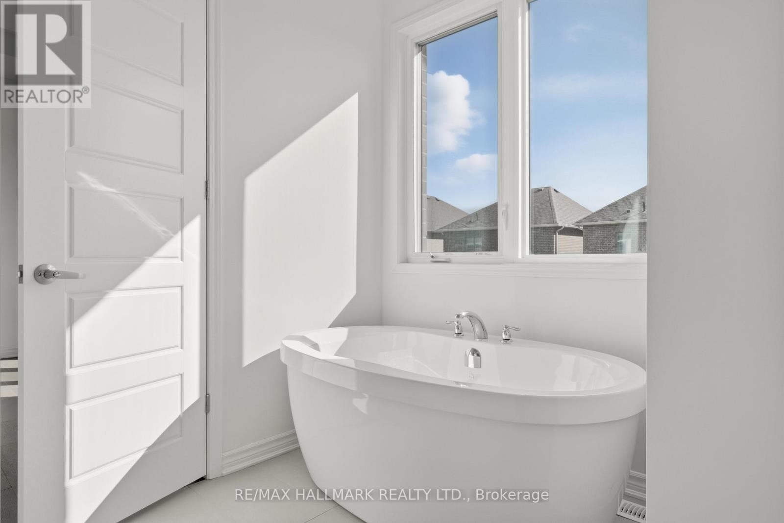 363 Reid Drive W, Barrie, ON - Indoor Photo Showing Bathroom