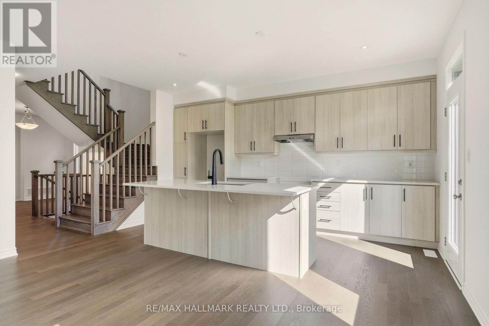 363 Reid Drive W, Barrie, ON - Indoor Photo Showing Kitchen