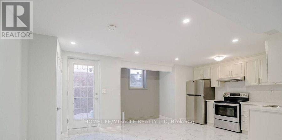 53 Emerald Coast Trail, Brampton, ON - Indoor Photo Showing Kitchen