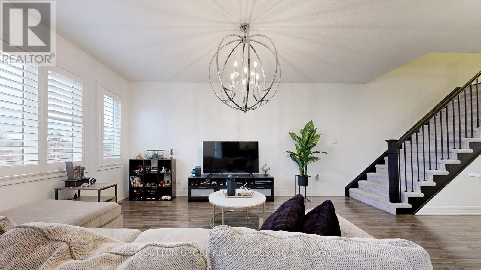 Living Room - 119 Wagner Crescent, Essa, ON - Indoor Photo Showing Living Room
