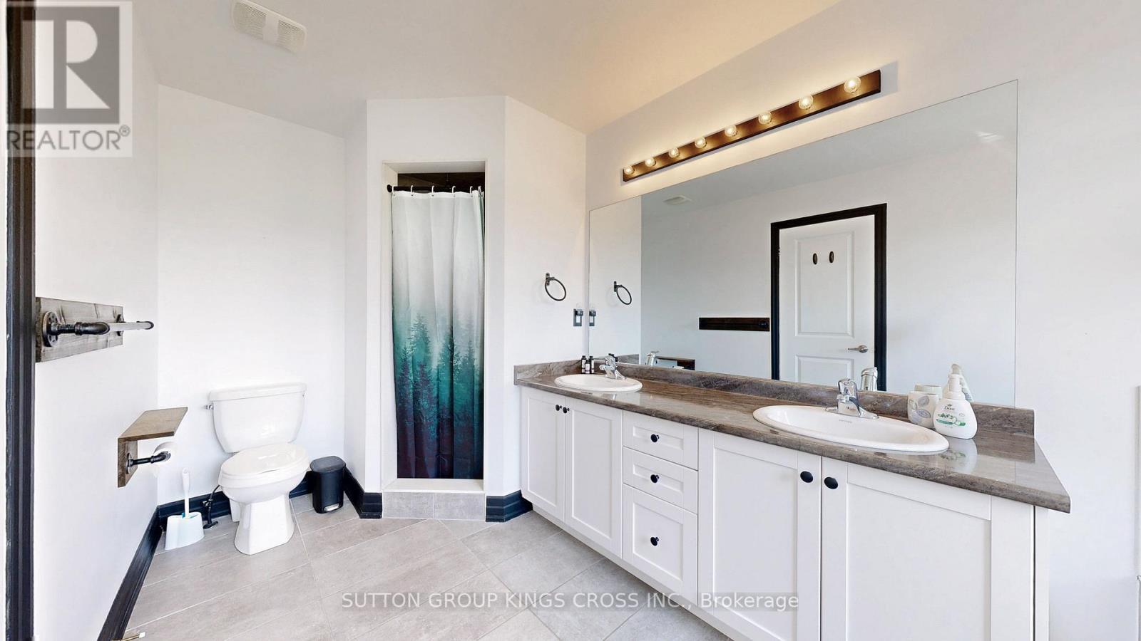 Master Bathroom - 119 Wagner Crescent, Essa, ON - Indoor Photo Showing Bathroom