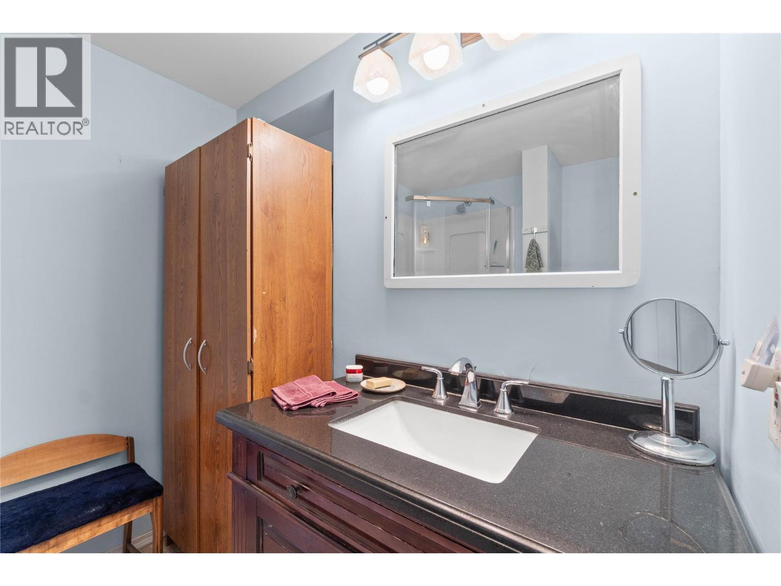 1168 Mallory Road Se, Enderby, BC - Indoor Photo Showing Bathroom